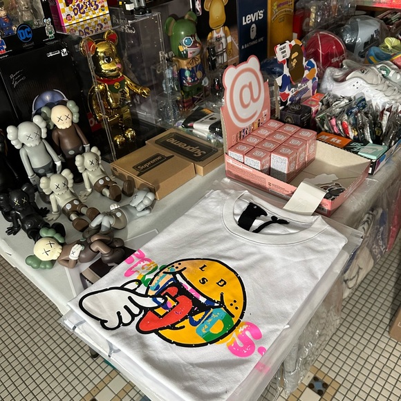 Vlone Friends LSD T-Shirt - Picture 4 of 5